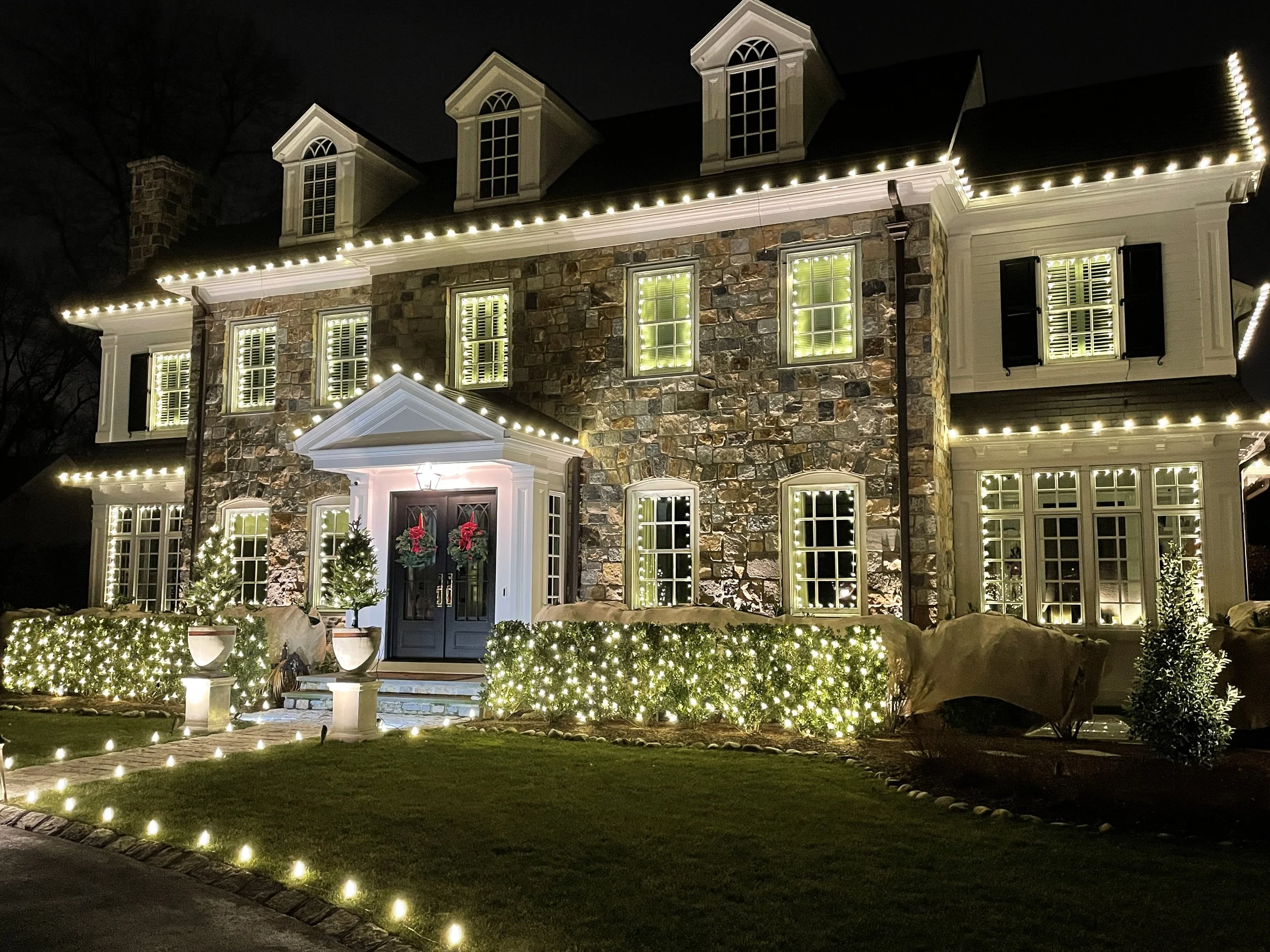 Warm-white roofline and landscape Christmas lighting display