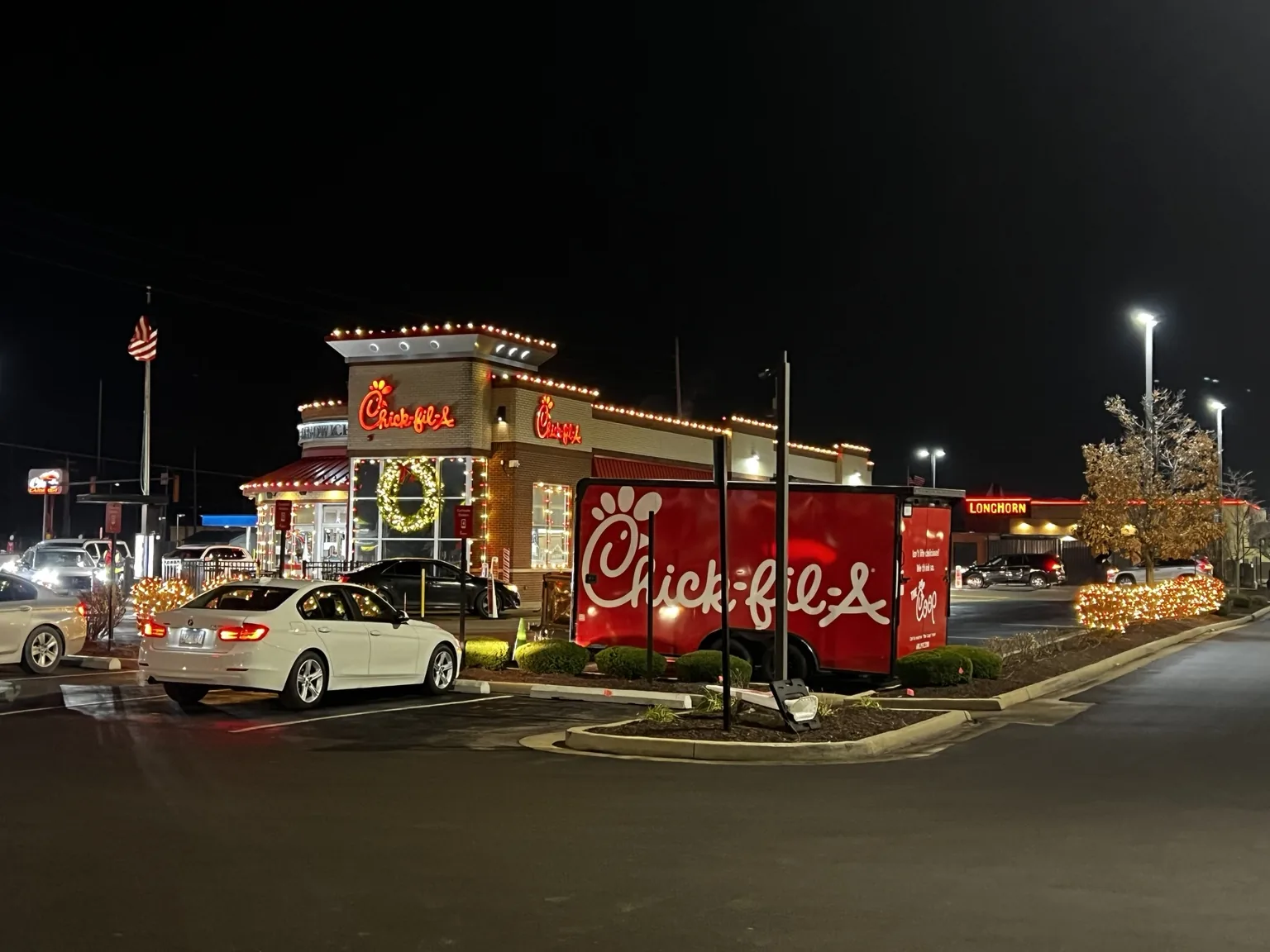 Xpress commercial Christmas roofline and landscape lighting