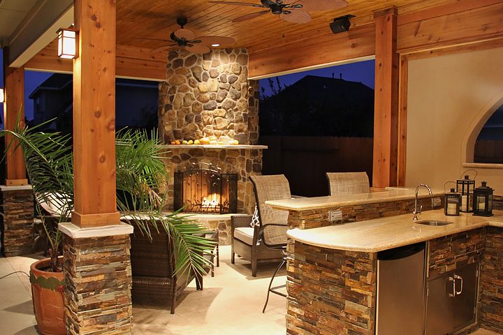 Outdoor kitchen and paver living space by Xpress Grounds and Exteriors